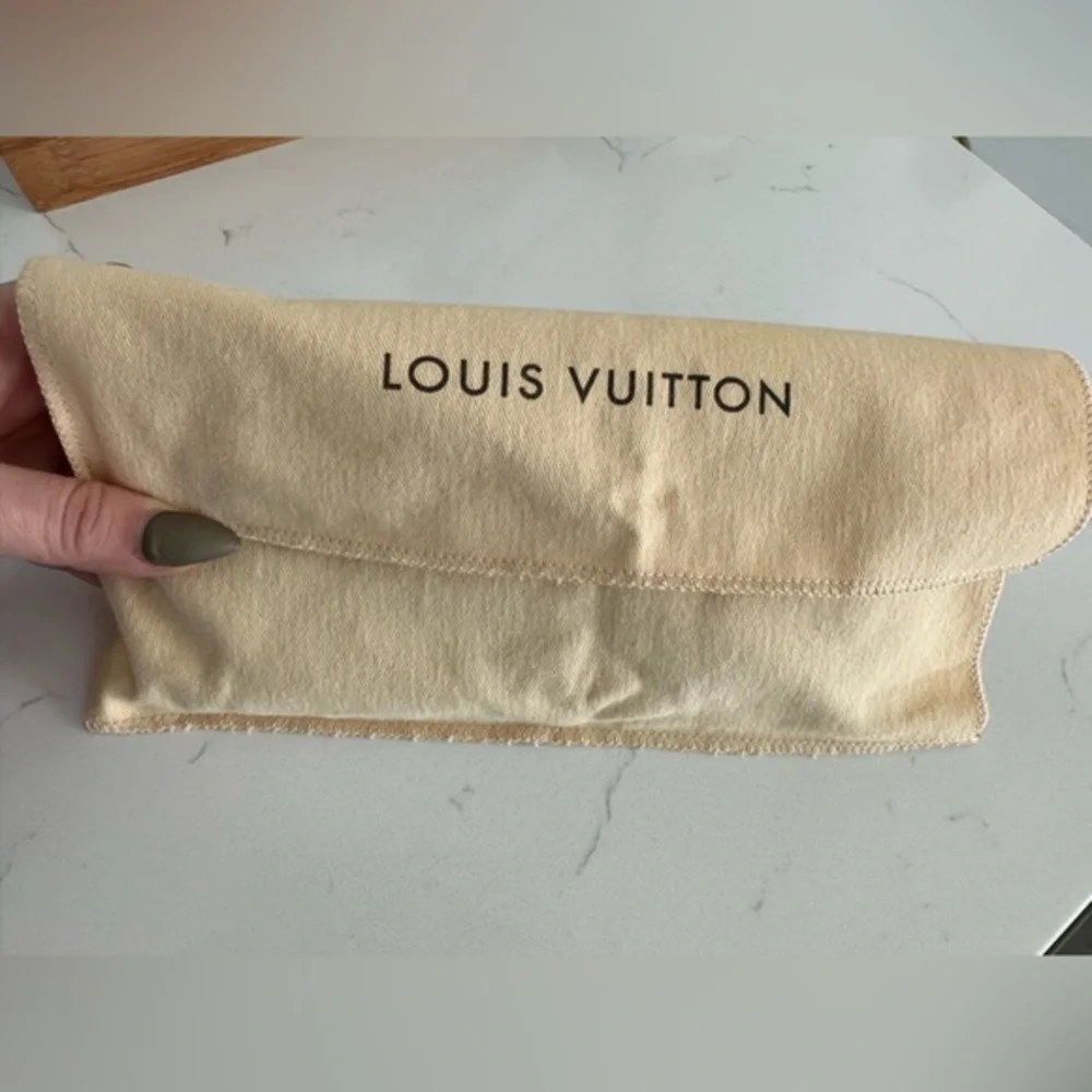 Authentic Louis Vuitton Vintage Epi Leather Sarah wallet